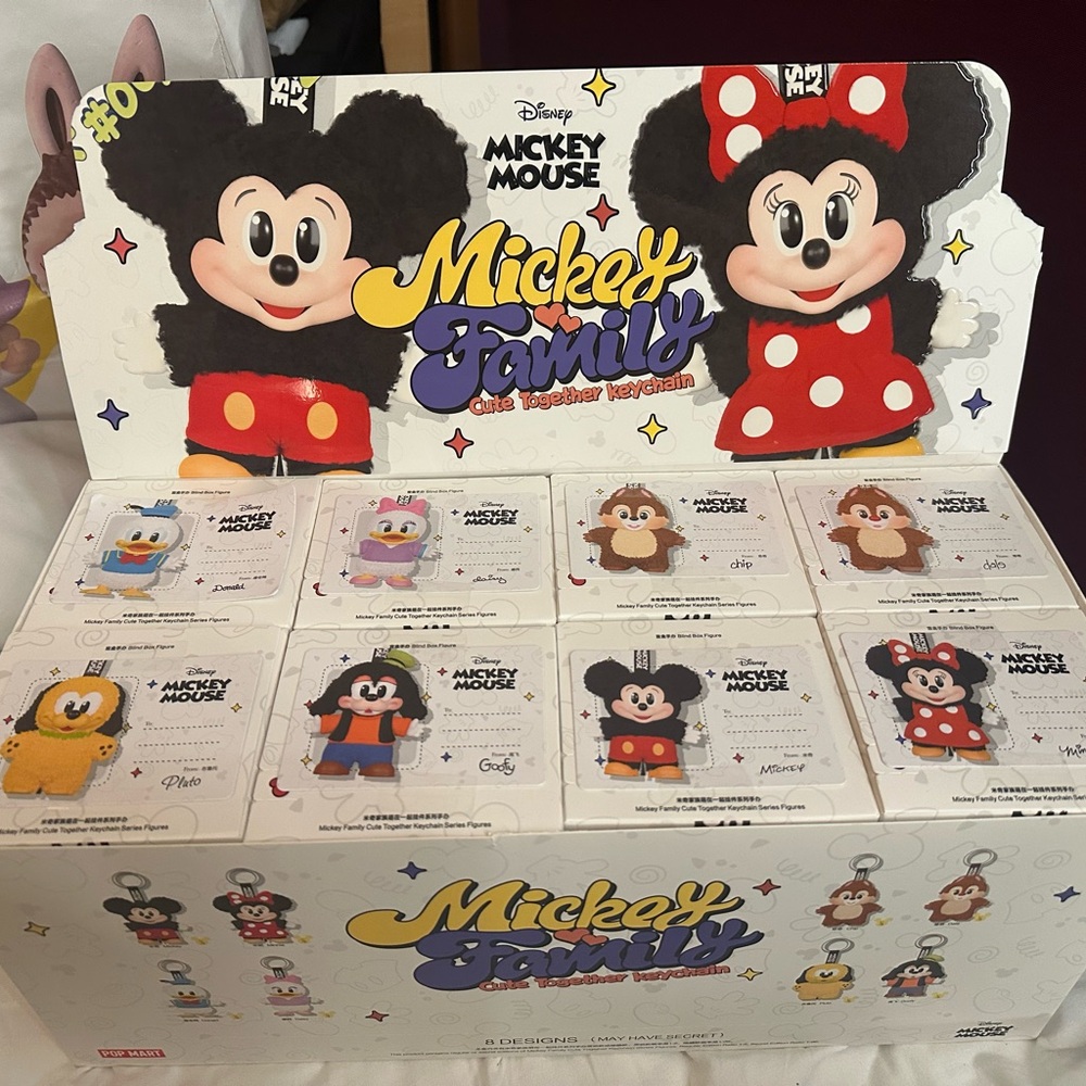 DAISY DUCK- Disney Mickey Family Keychain EACH